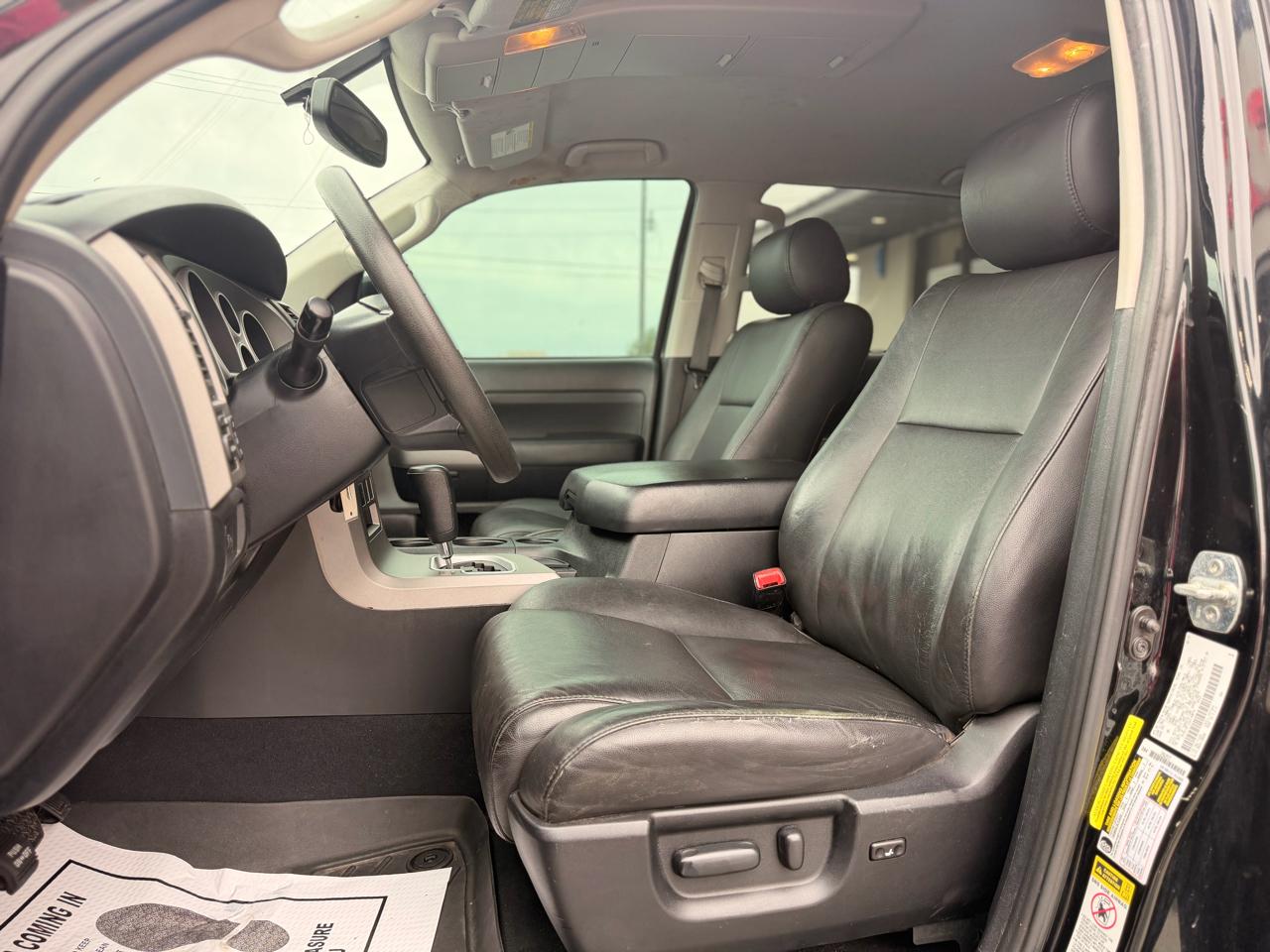 Toyota Tundra Base CrewMax 5.7L 2WD 2013