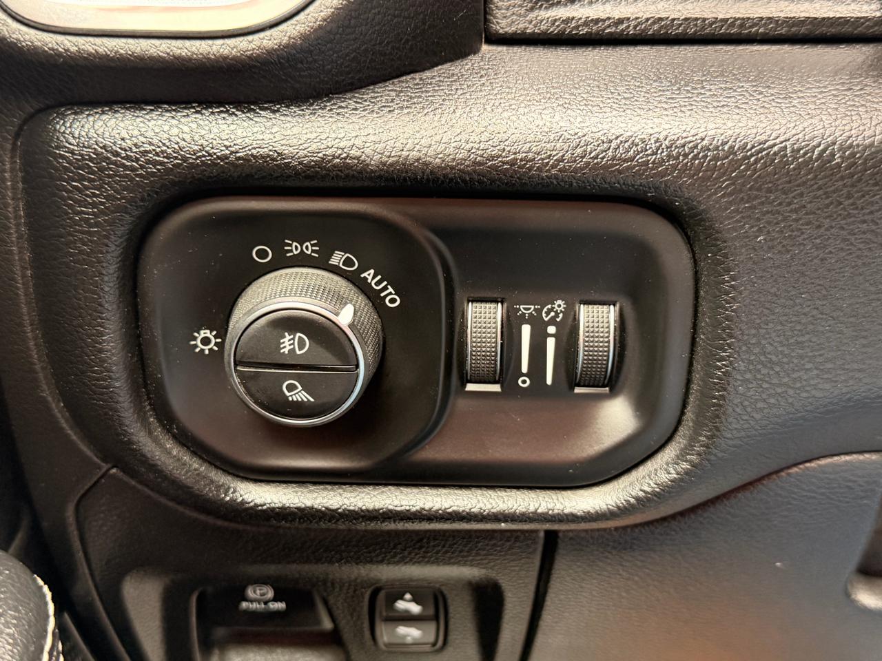 RAM 1500 Laramie Crew Cab SWB 2WD 2019