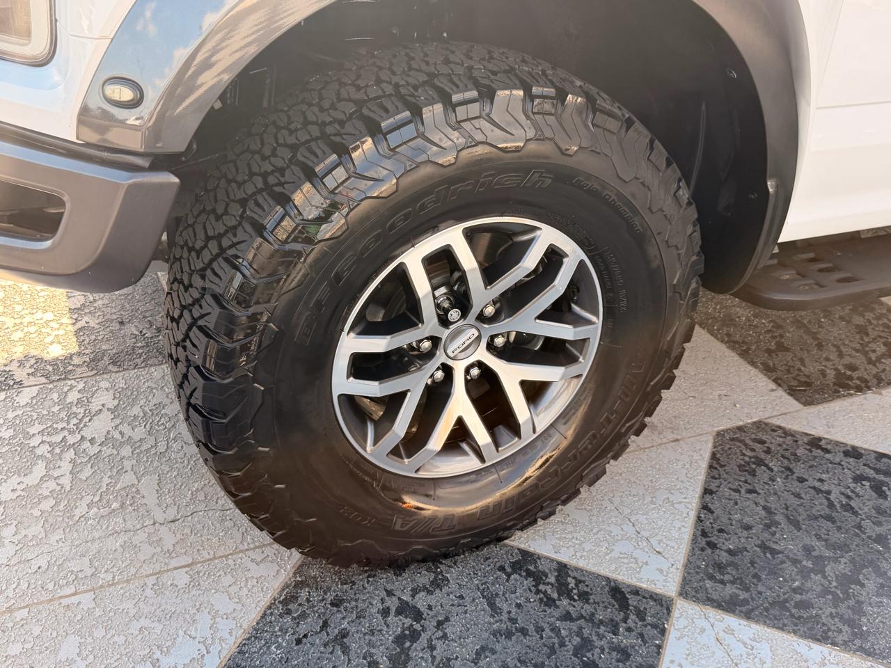 Ford F-150 Raptor SuperCrew 4WD 2017