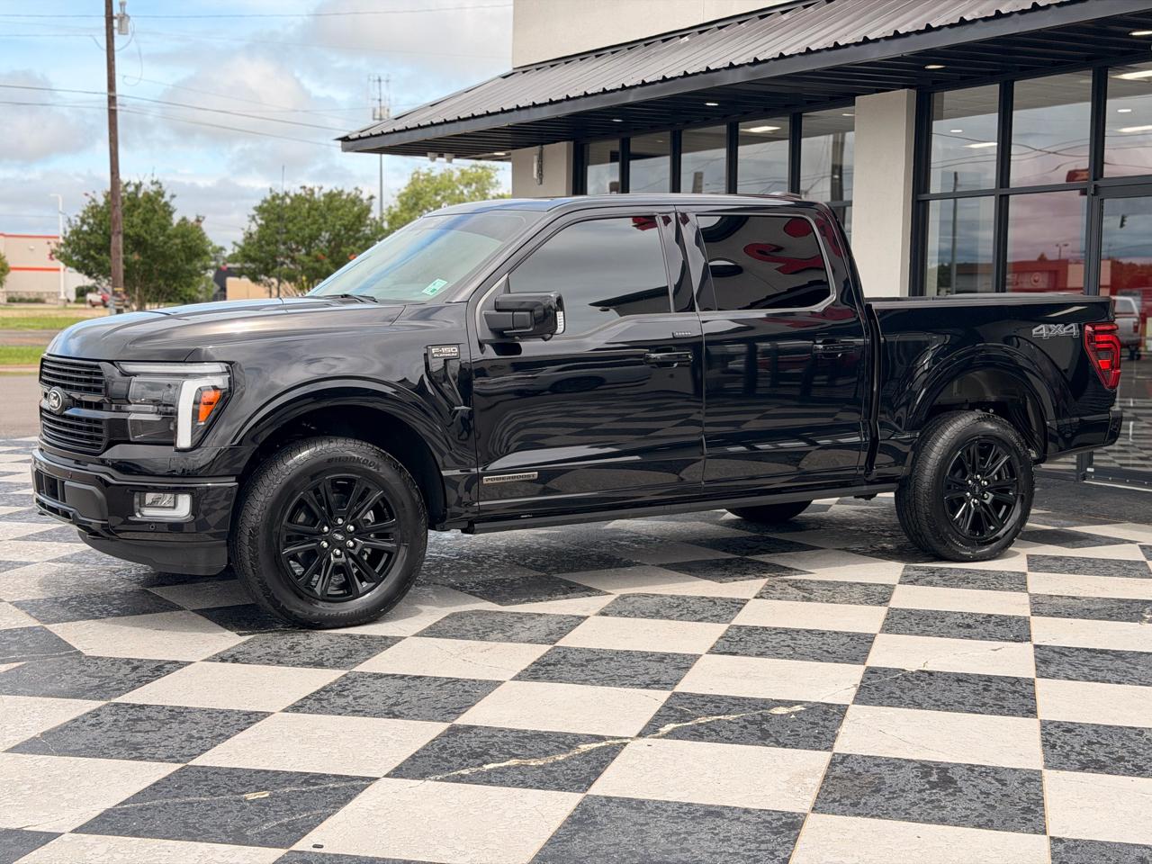Ford F-150 Platinum 4WD SuperCrew 5.5' Box 2025
