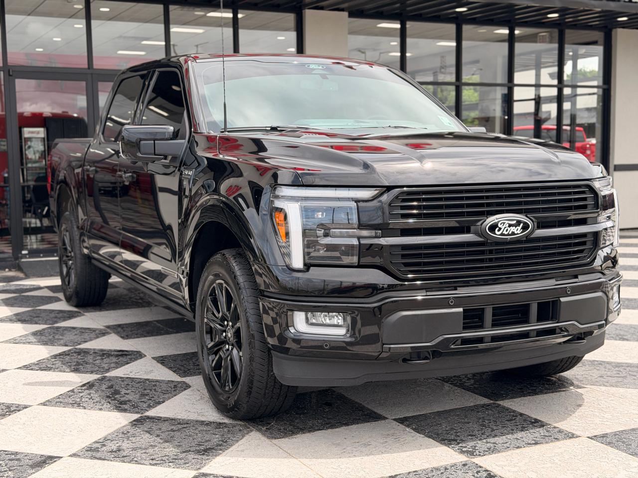 Ford F-150 Platinum 4WD SuperCrew 5.5' Box 2025