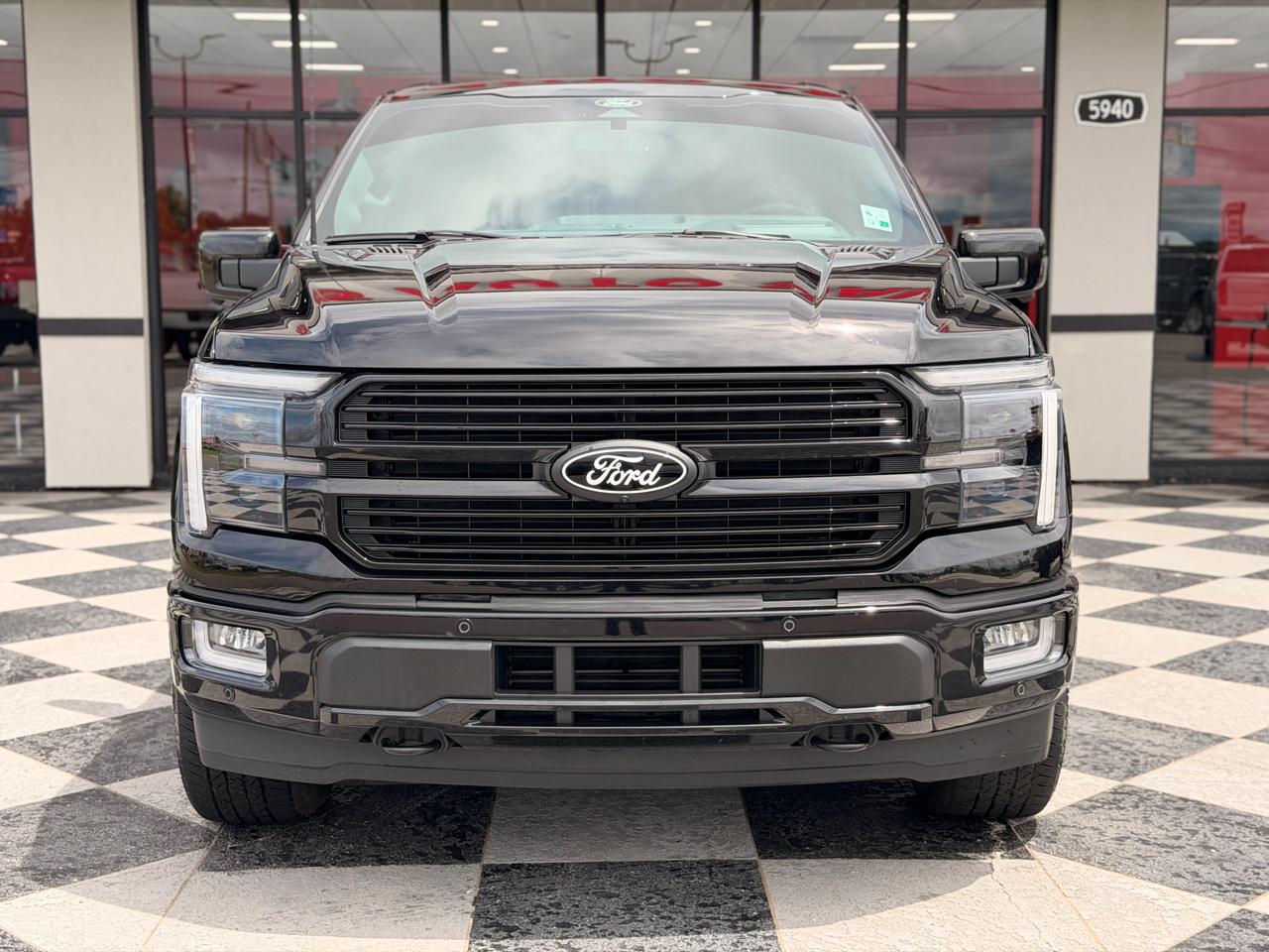 Ford F-150 Platinum 4WD SuperCrew 5.5' Box 2025