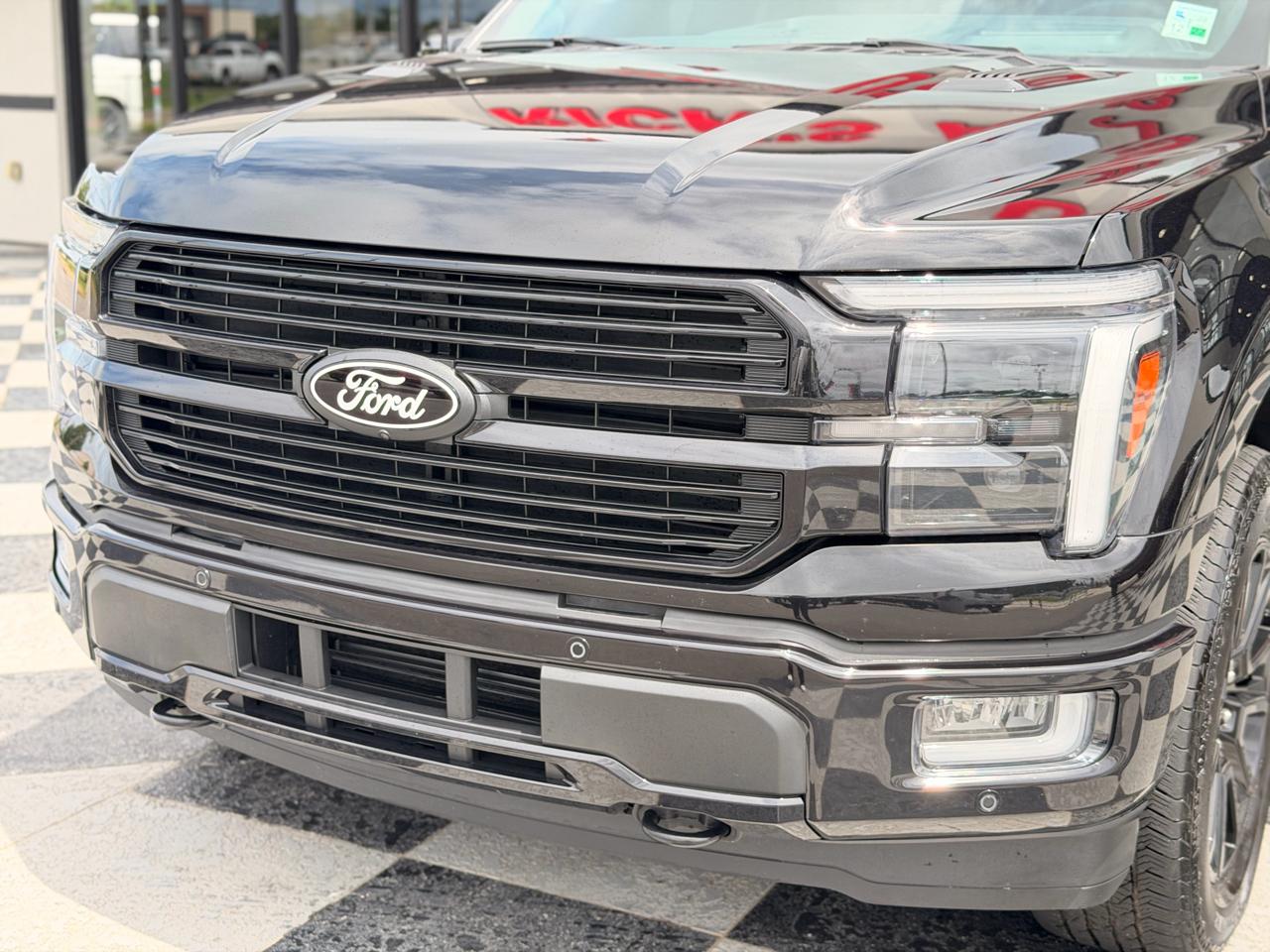 Ford F-150 Platinum 4WD SuperCrew 5.5' Box 2025