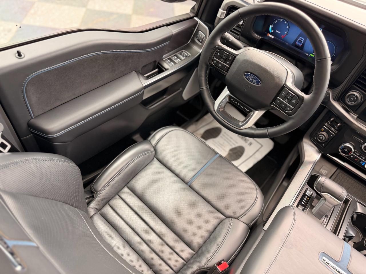 Ford F-150 Platinum 4WD SuperCrew 5.5' Box 2025