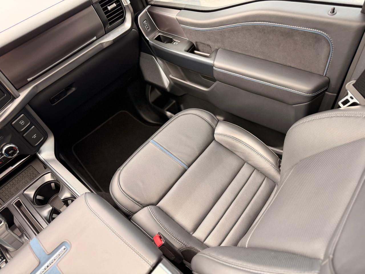 Ford F-150 Platinum 4WD SuperCrew 5.5' Box 2025