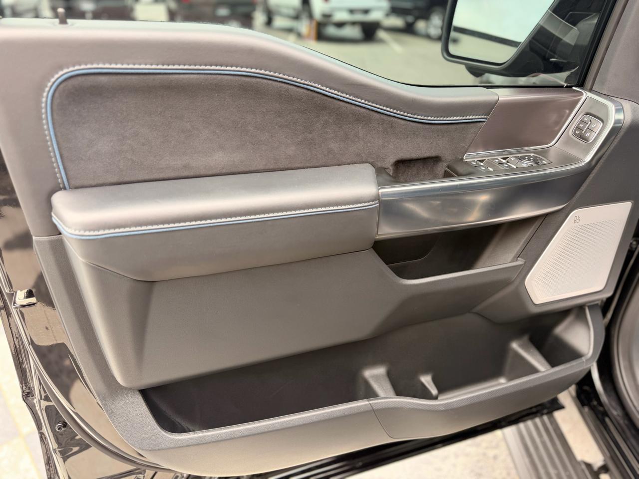 Ford F-150 Platinum 4WD SuperCrew 5.5' Box 2025