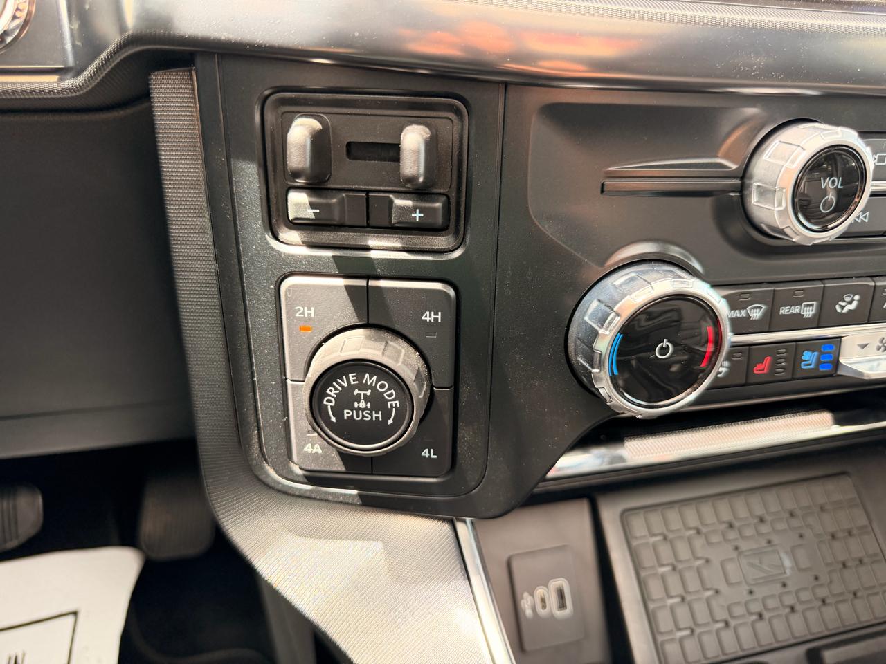 Ford F-150 Platinum 4WD SuperCrew 5.5' Box 2025