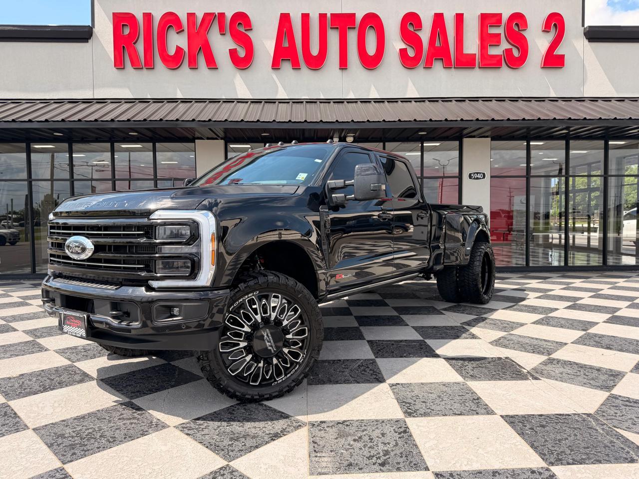 Ford F-350 SD Platinum Crew Cab Long Box 4WD DRW 2025