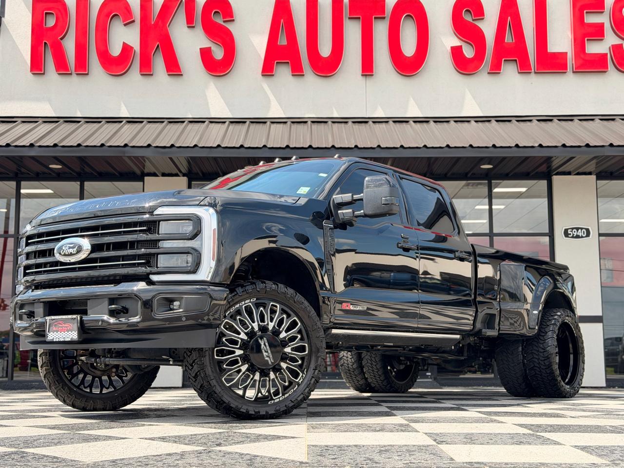 Ford F-350 SD Platinum Crew Cab Long Box 4WD DRW 2025