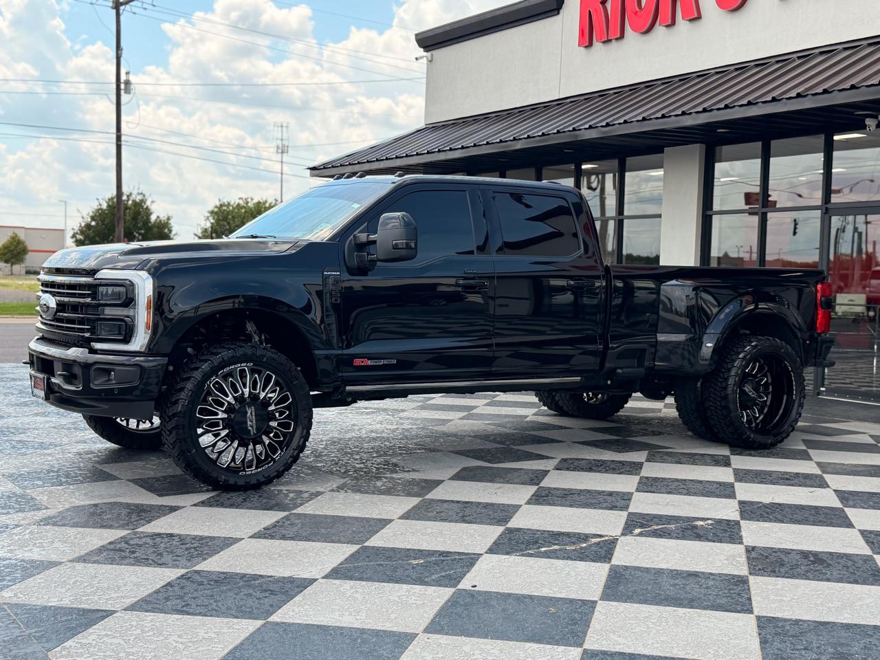 Ford F-350 SD Platinum Crew Cab Long Box 4WD DRW 2025