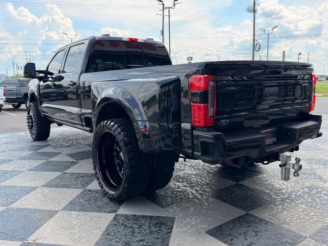 Ford F-350 SD Platinum Crew Cab Long Box 4WD DRW 2025
