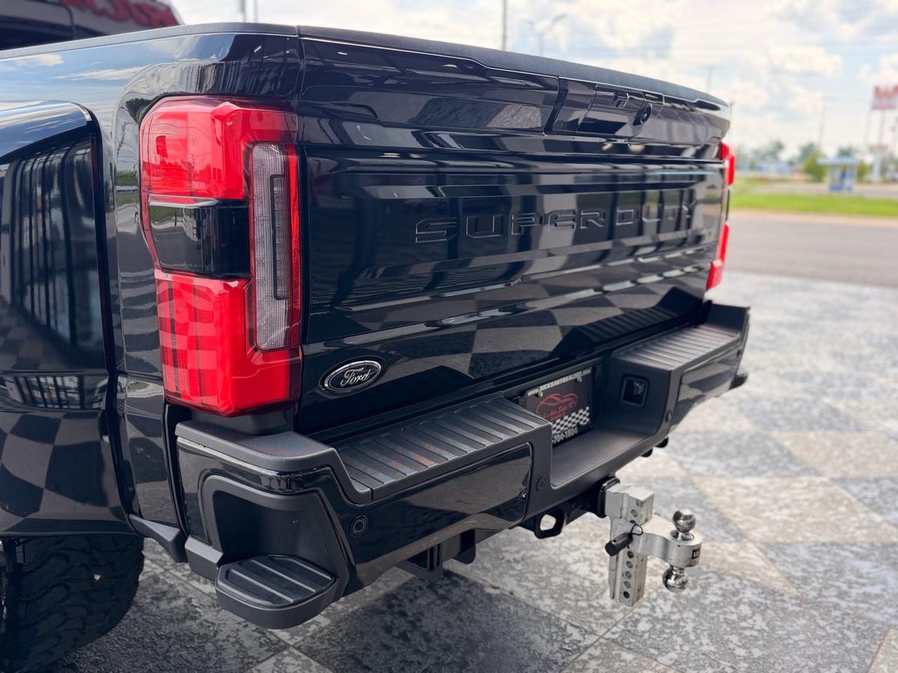 Ford F-350 SD Platinum Crew Cab Long Box 4WD DRW 2025