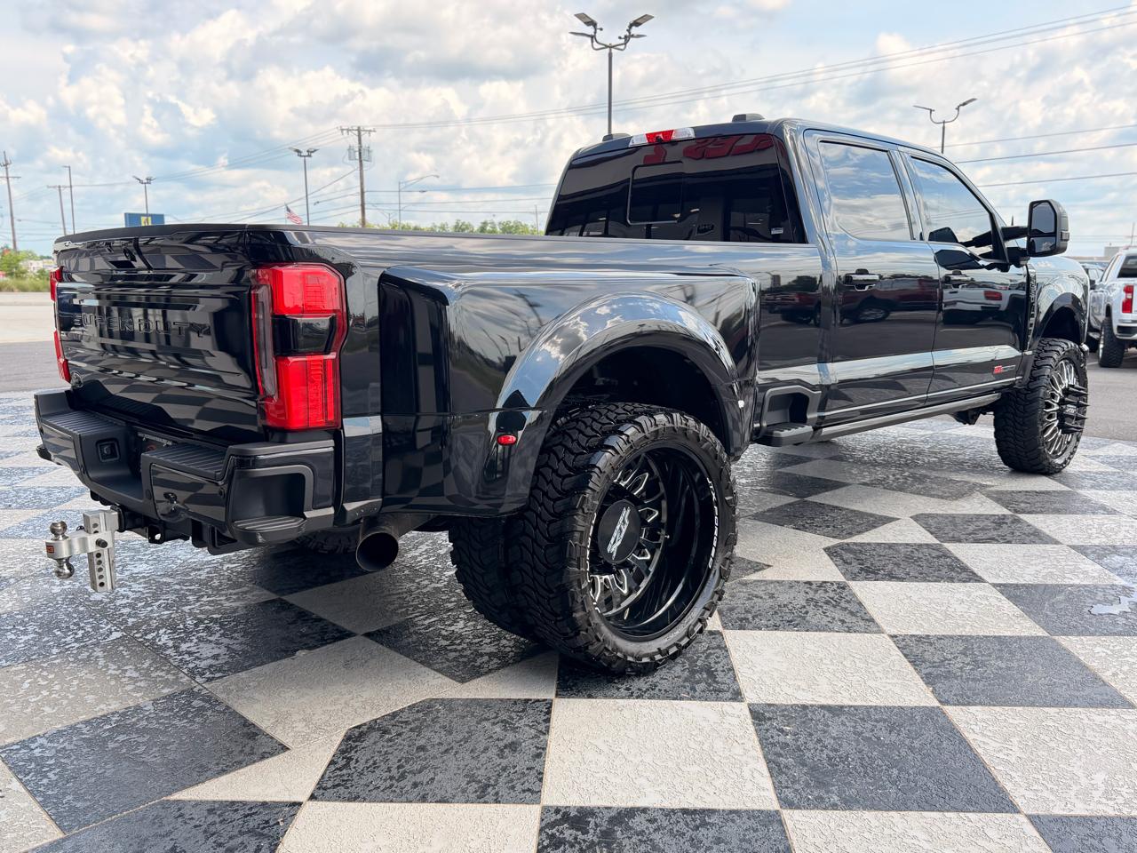 Ford F-350 SD Platinum Crew Cab Long Box 4WD DRW 2025