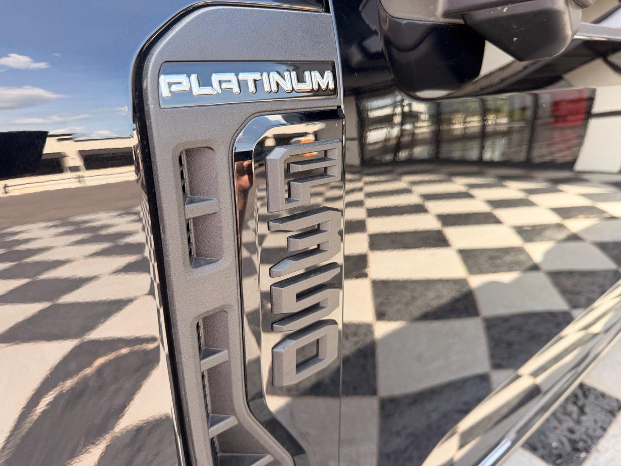 Ford F-350 SD Platinum Crew Cab Long Box 4WD DRW 2025
