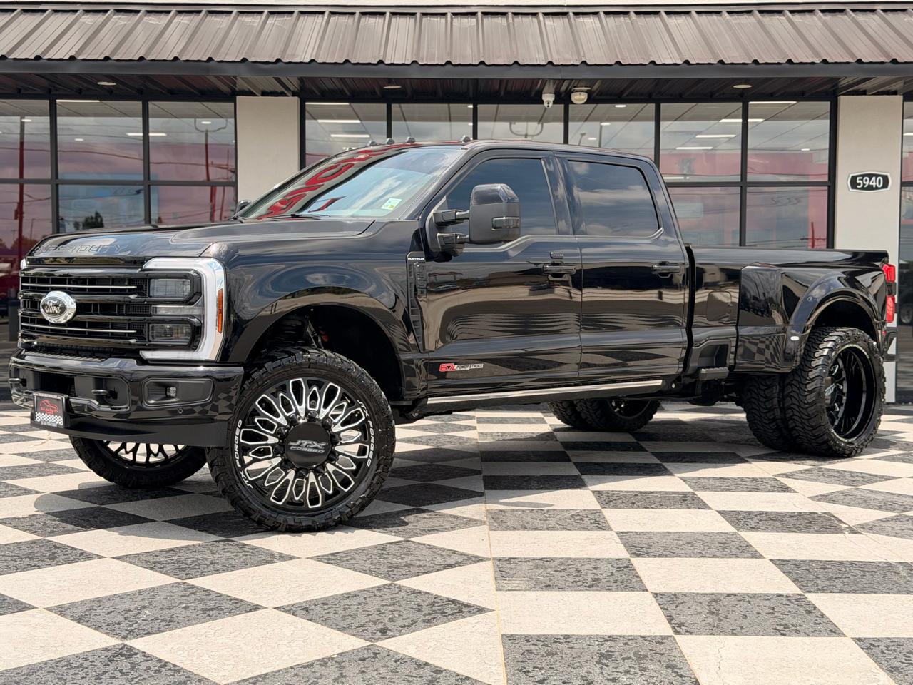 Ford F-350 SD Platinum Crew Cab Long Box 4WD DRW 2025