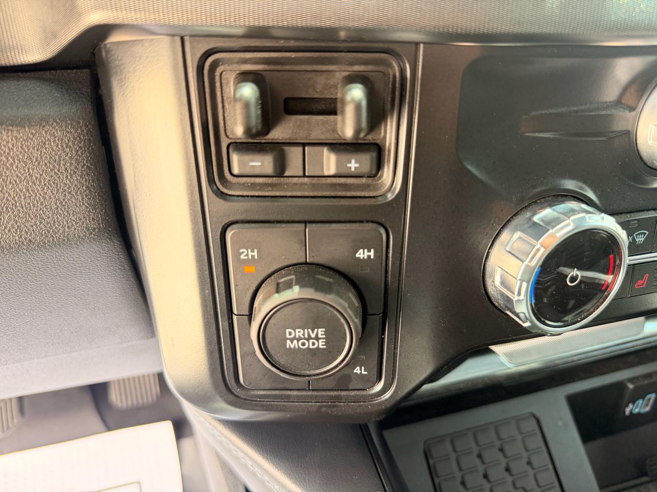 Ford F-350 SD Platinum Crew Cab Long Box 4WD DRW 2025