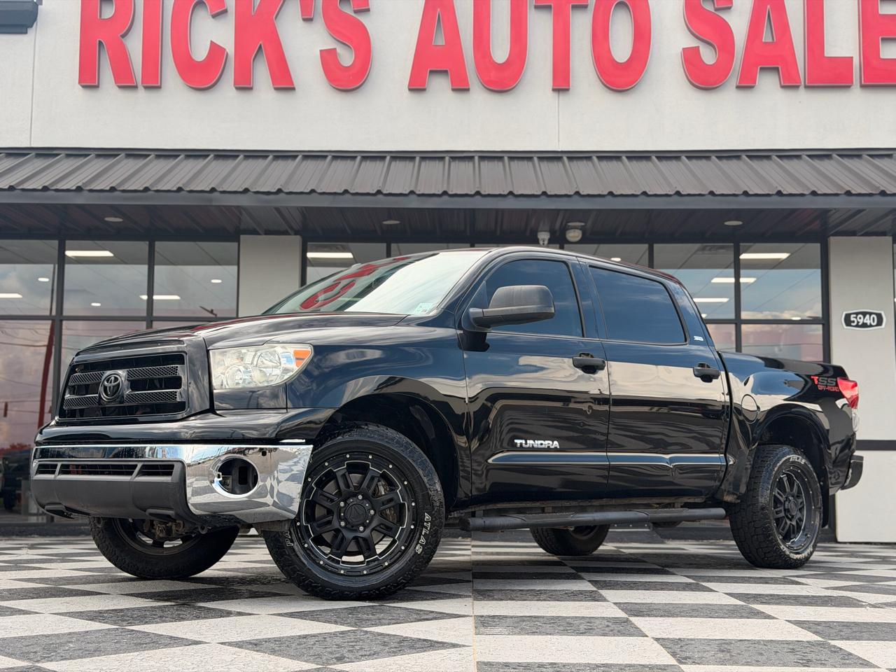 Toyota Tundra Base CrewMax 5.7L 2WD 2013