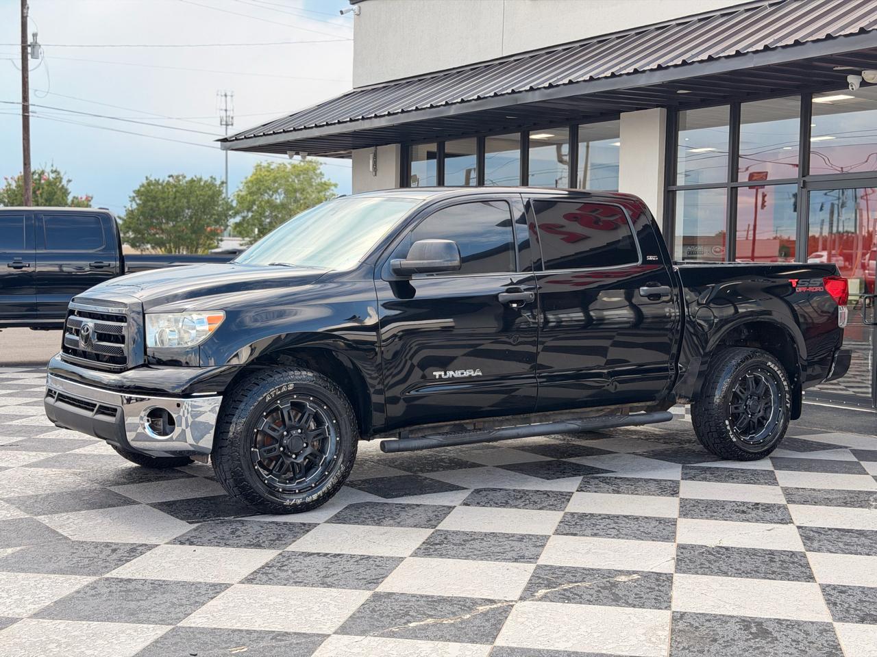 Toyota Tundra Base CrewMax 5.7L 2WD 2013