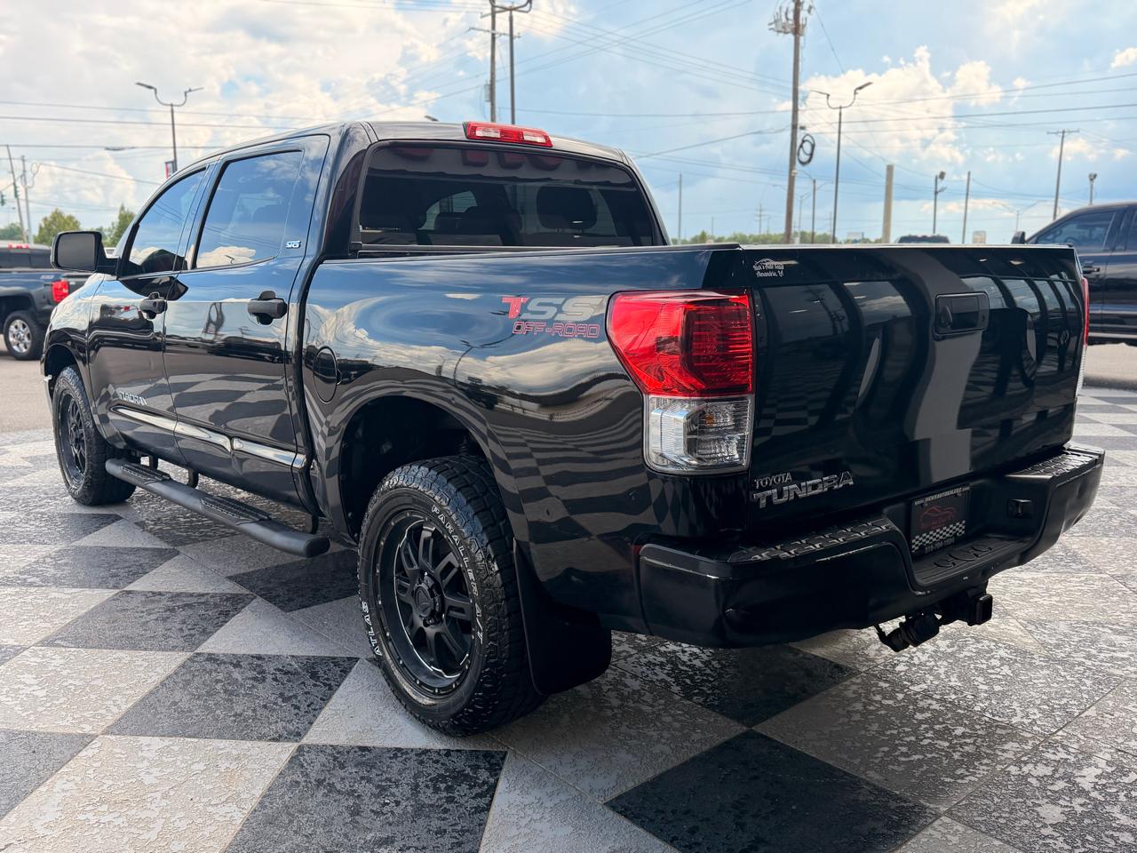 Toyota Tundra Base CrewMax 5.7L 2WD 2013