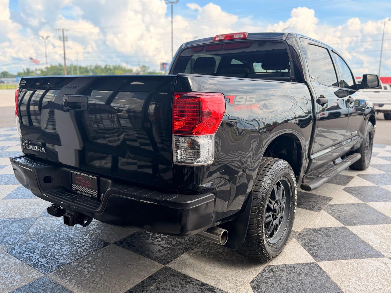 Toyota Tundra Base CrewMax 5.7L 2WD 2013