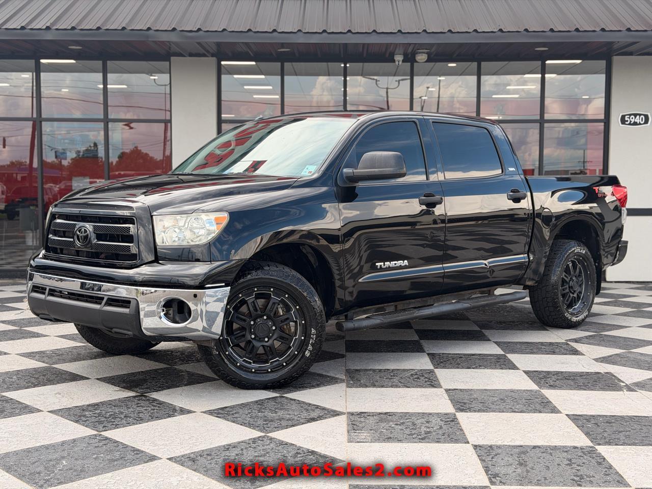 Toyota Tundra Base CrewMax 5.7L 2WD 2013