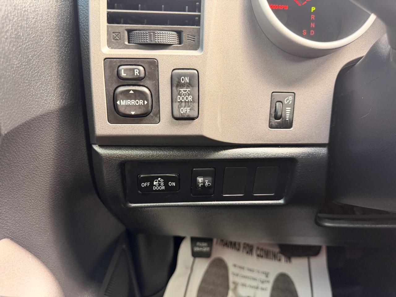 Toyota Tundra Base CrewMax 5.7L 2WD 2013