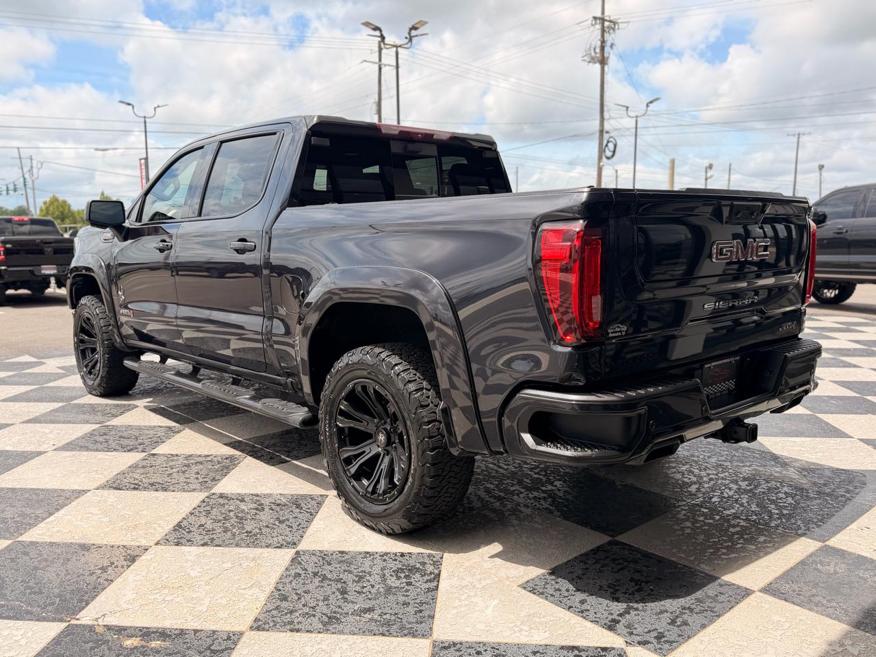 GMC Sierra 1500 AT4 Crew Cab 4WD 2023