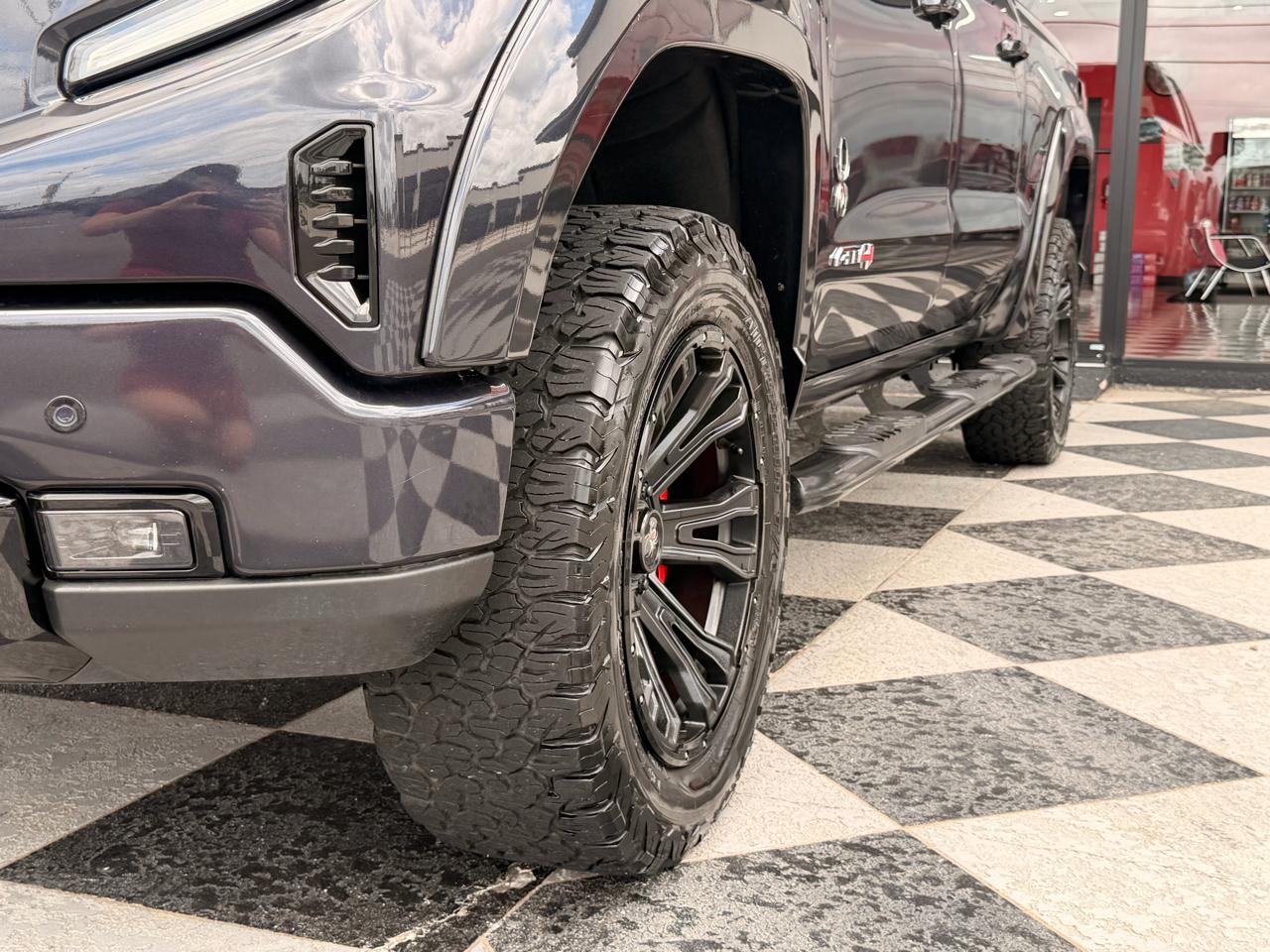GMC Sierra 1500 AT4 Crew Cab 4WD 2023