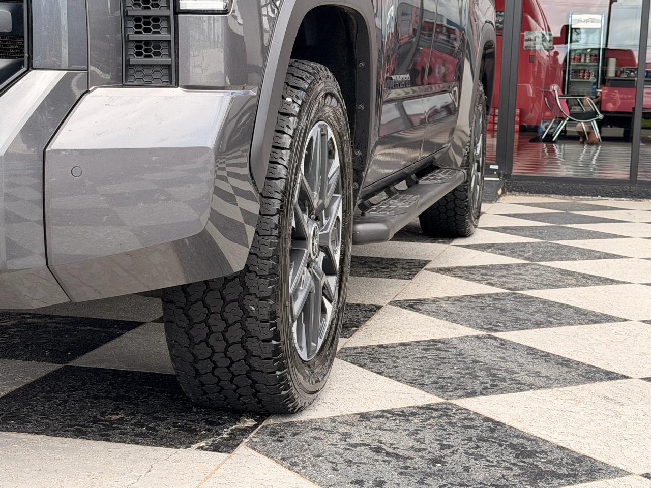 Toyota Tundra Limited CrewMax 4WD 2024