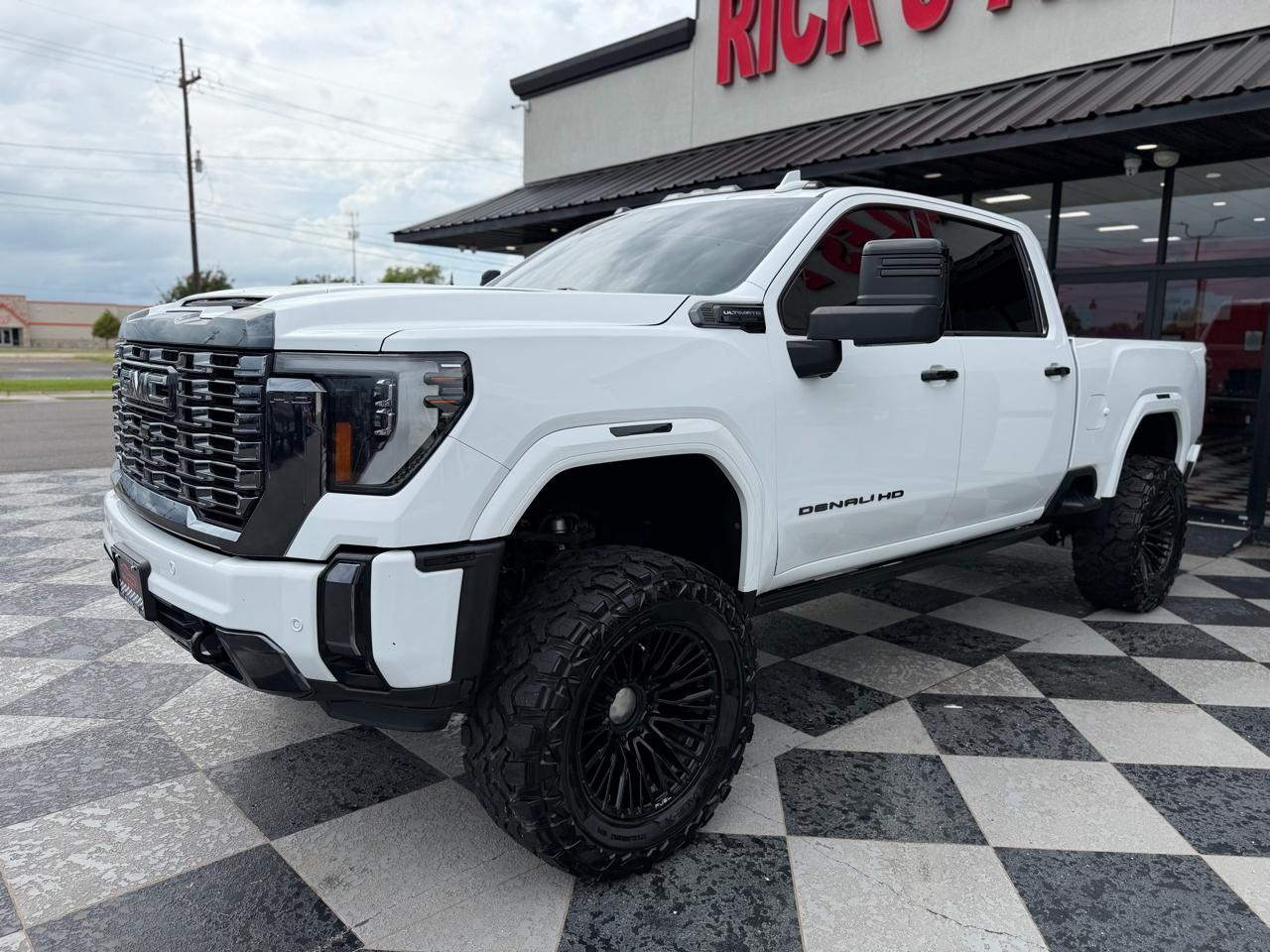 GMC Sierra 2500HD Denali Ultimate Crew Cab 4WD 2024