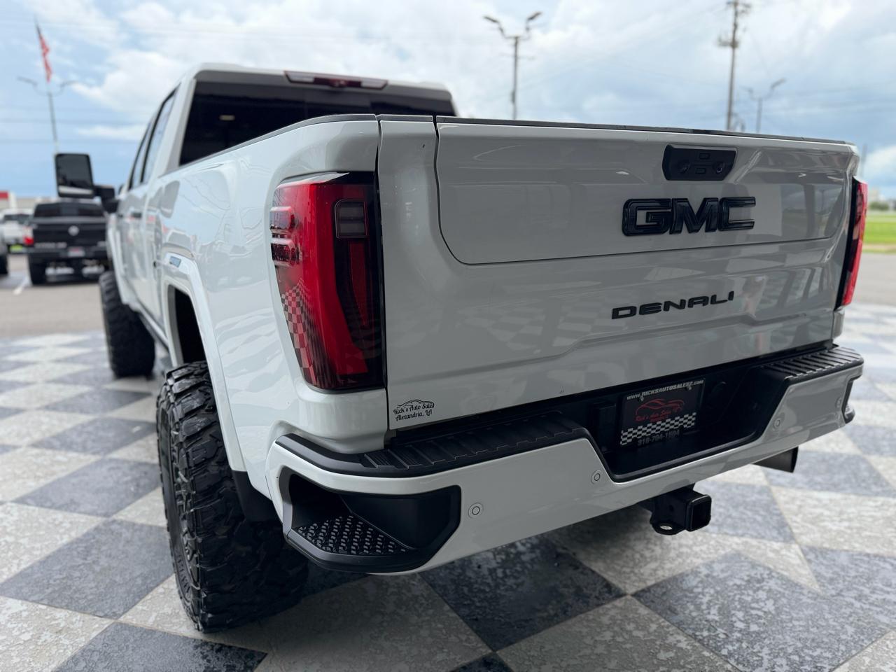 GMC Sierra 2500HD Denali Ultimate Crew Cab 4WD 2024