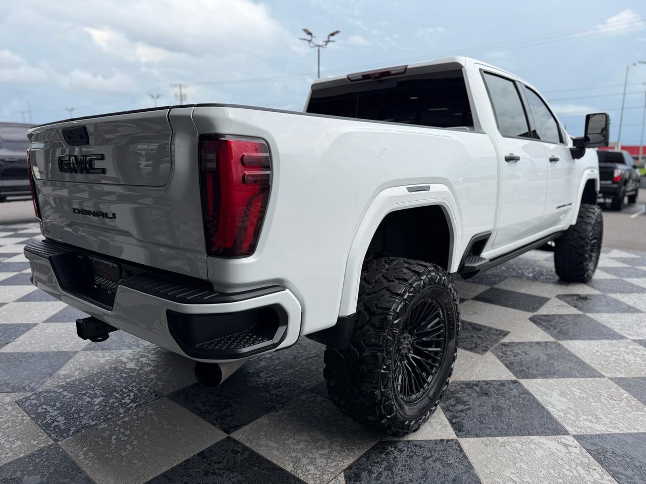 GMC Sierra 2500HD Denali Ultimate Crew Cab 4WD 2024