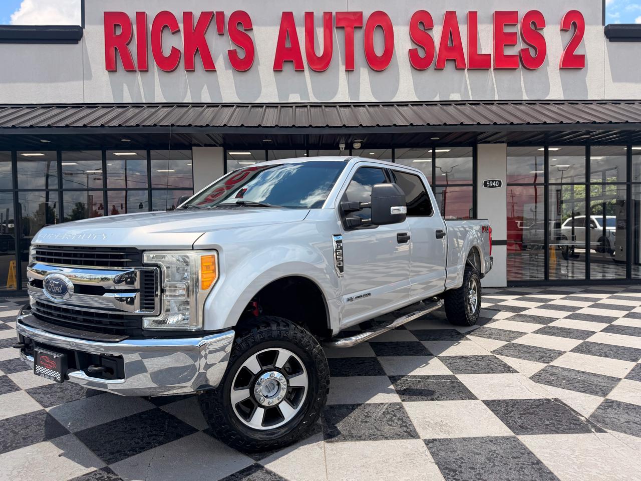 Ford F-250 SD XLT Crew Cab 4WD 2017