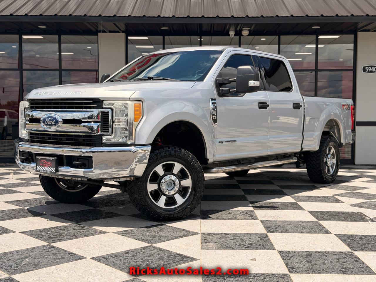 Ford F-250 SD XLT Crew Cab 4WD 2017