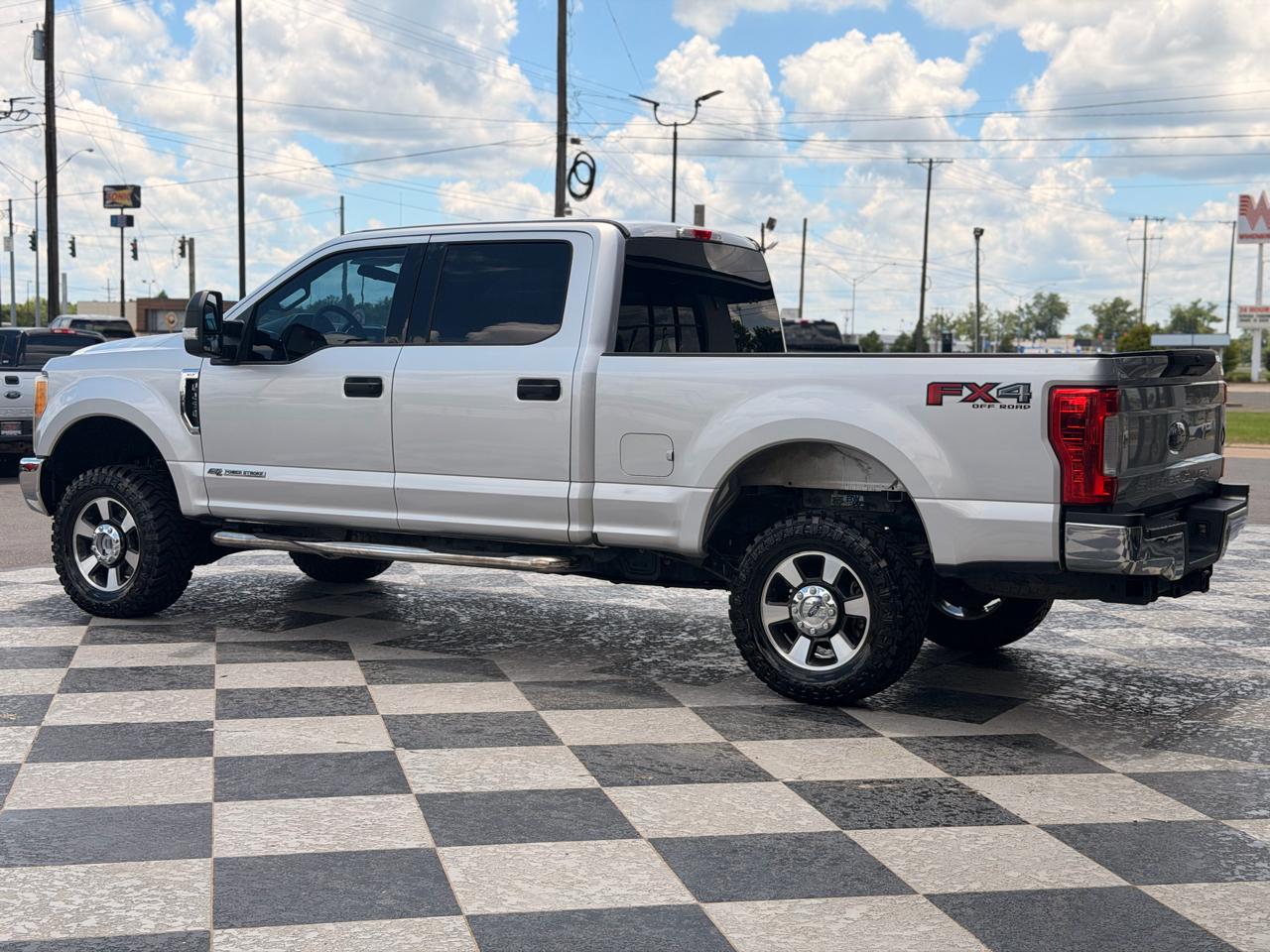 Ford F-250 SD XLT Crew Cab 4WD 2017