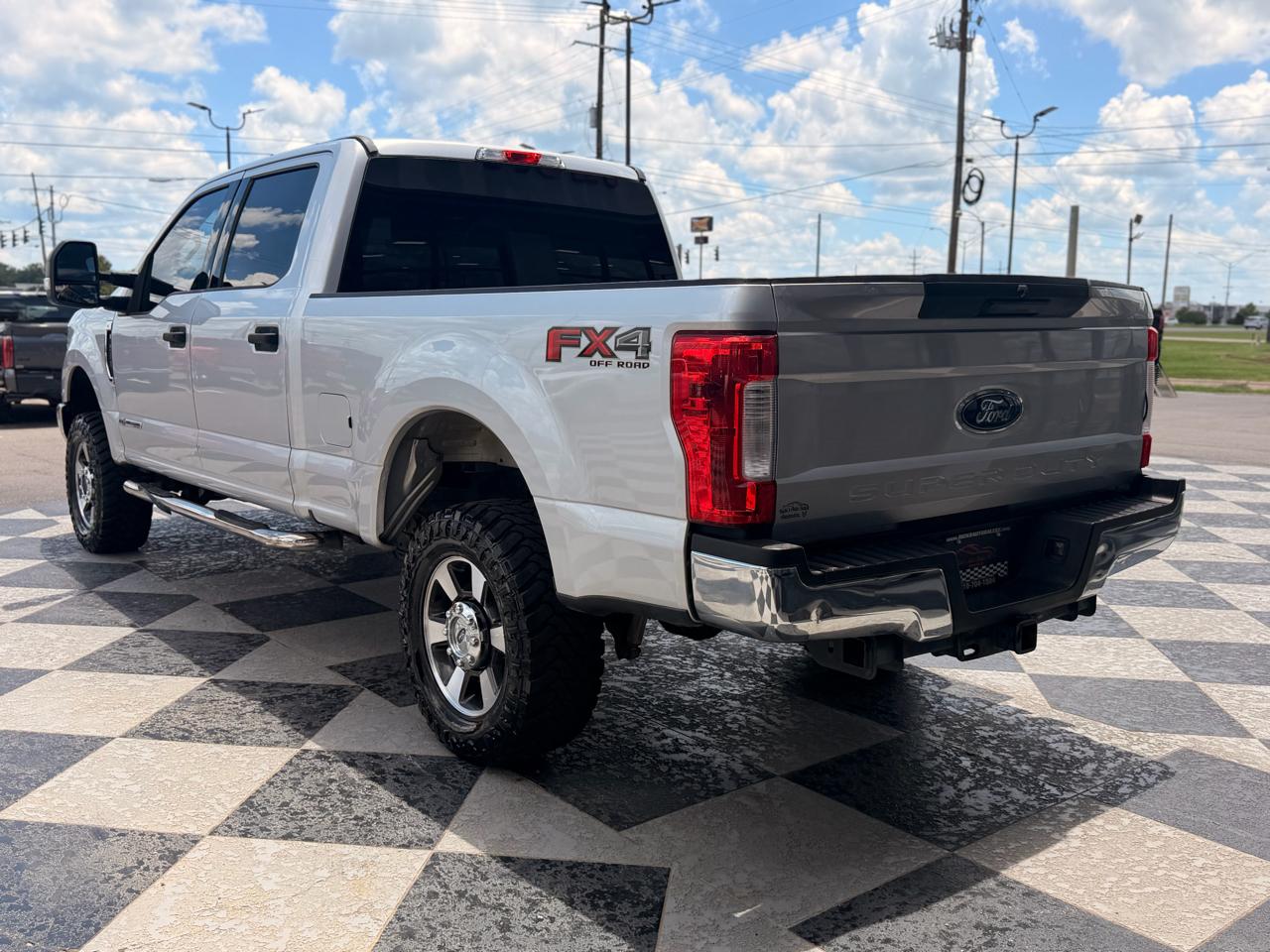 Ford F-250 SD XLT Crew Cab 4WD 2017