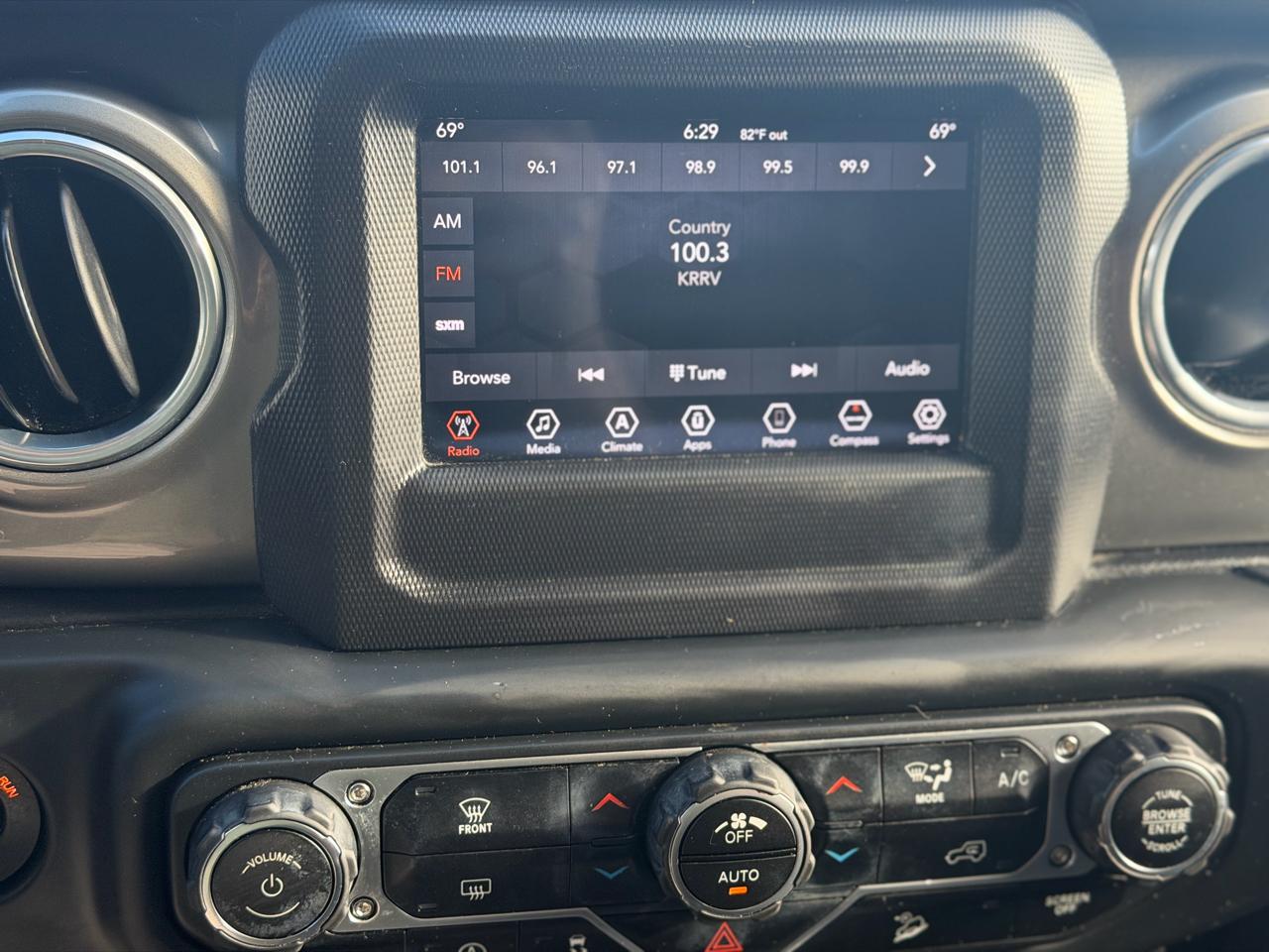 Jeep Wrangler Unlimited Sahara 2018