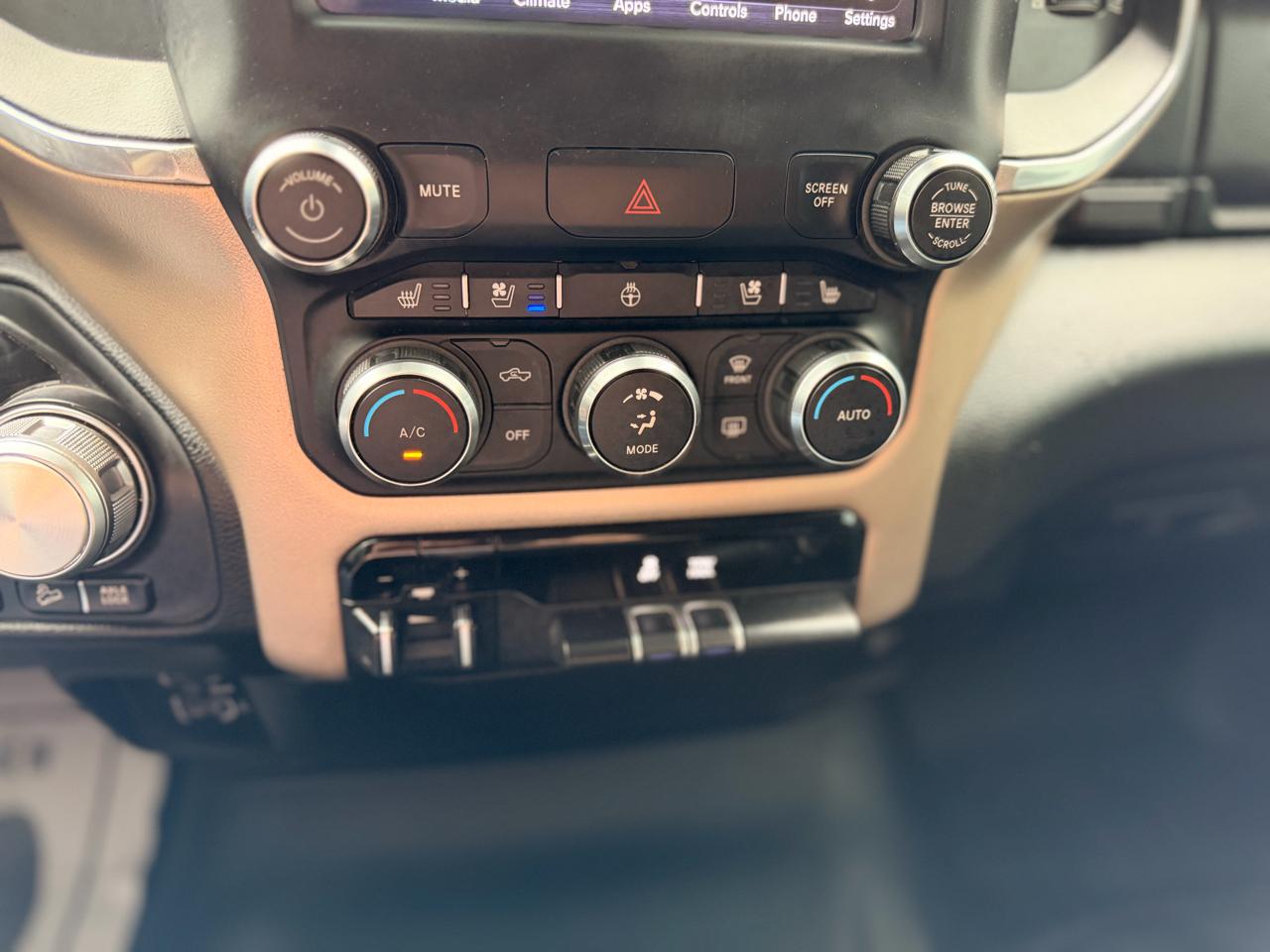 RAM 1500 Laramie Crew Cab SWB 4WD 2021