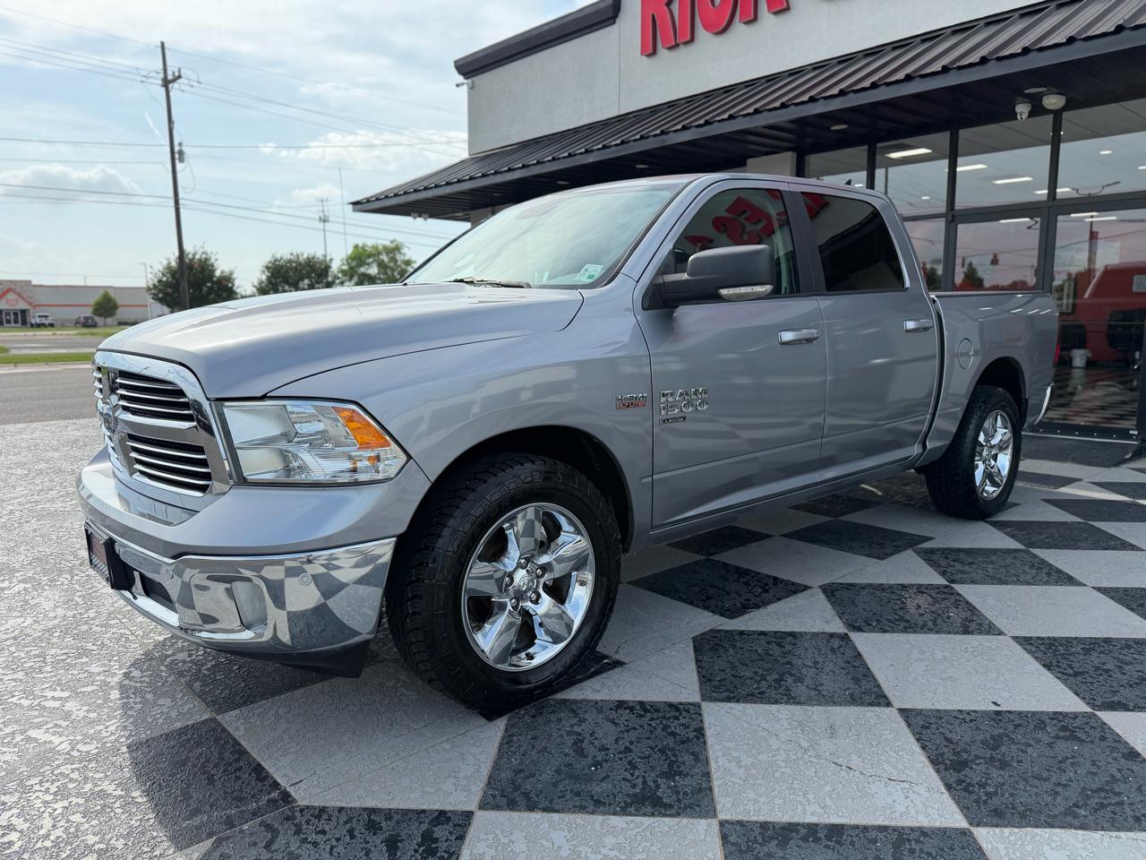 RAM 1500 Classic SLT Crew Cab SWB 2WD 2019