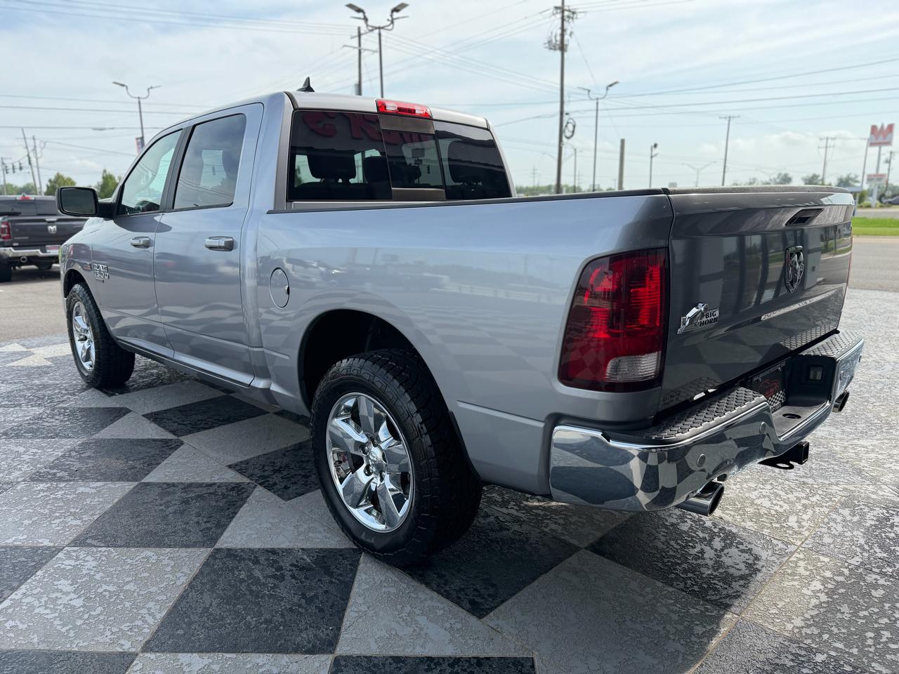 RAM 1500 Classic SLT Crew Cab SWB 2WD 2019