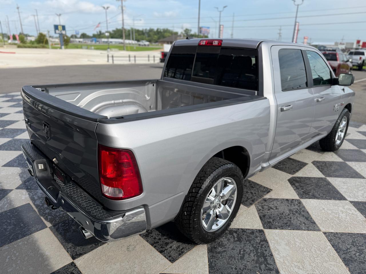 RAM 1500 Classic SLT Crew Cab SWB 2WD 2019