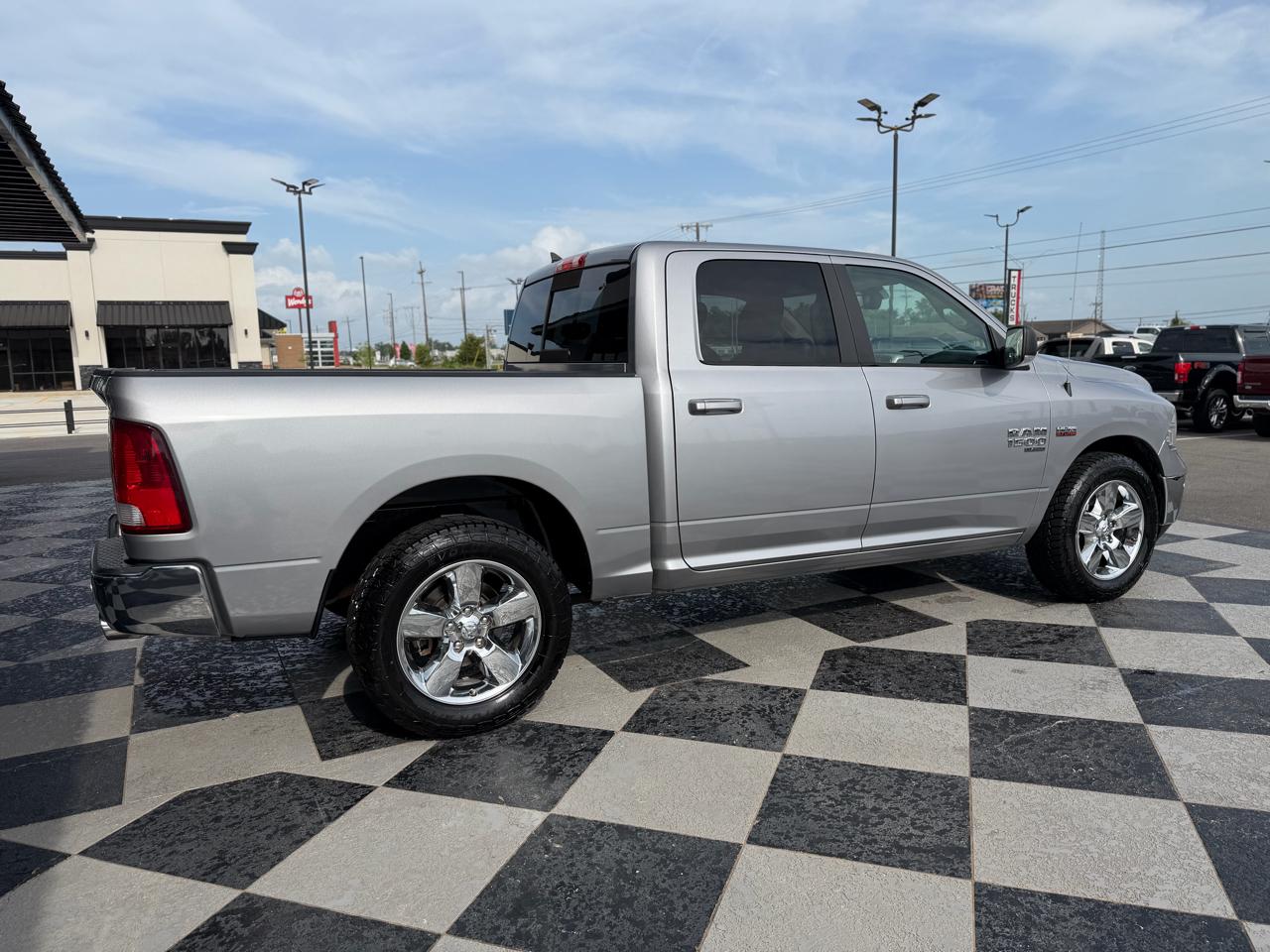 RAM 1500 Classic SLT Crew Cab SWB 2WD 2019