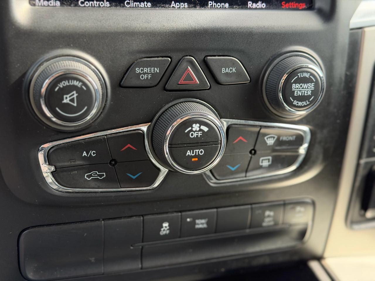 RAM 1500 Classic SLT Crew Cab SWB 2WD 2019