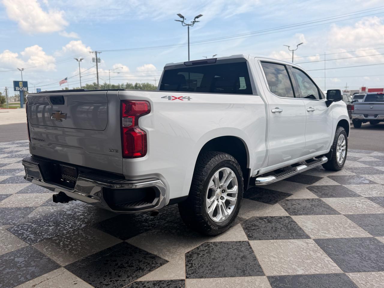 Chevrolet Silverado 1500 LTZ Crew Cab 4WD 2022