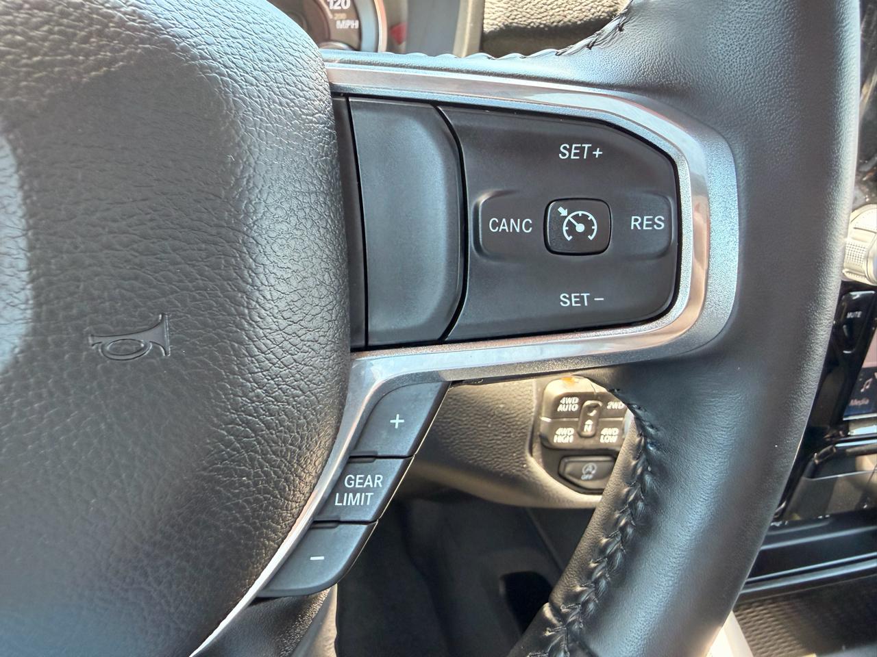 RAM 1500 Laramie Crew Cab SWB 4WD 2023