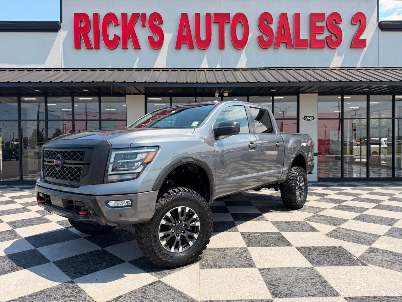 Nissan Titan Platinum Reserve Crew Cab 4WD 2021