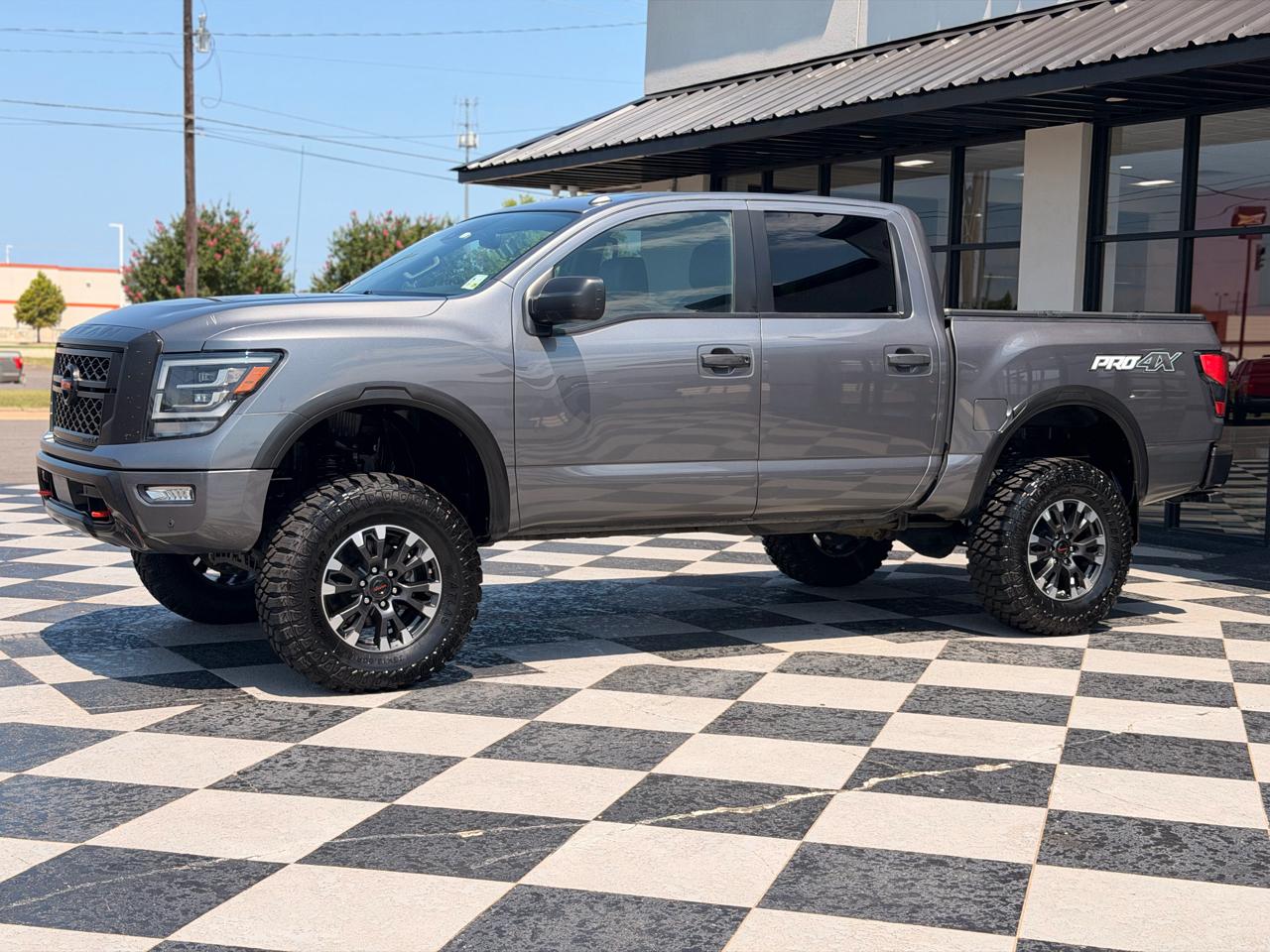 Nissan Titan Platinum Reserve Crew Cab 4WD 2021