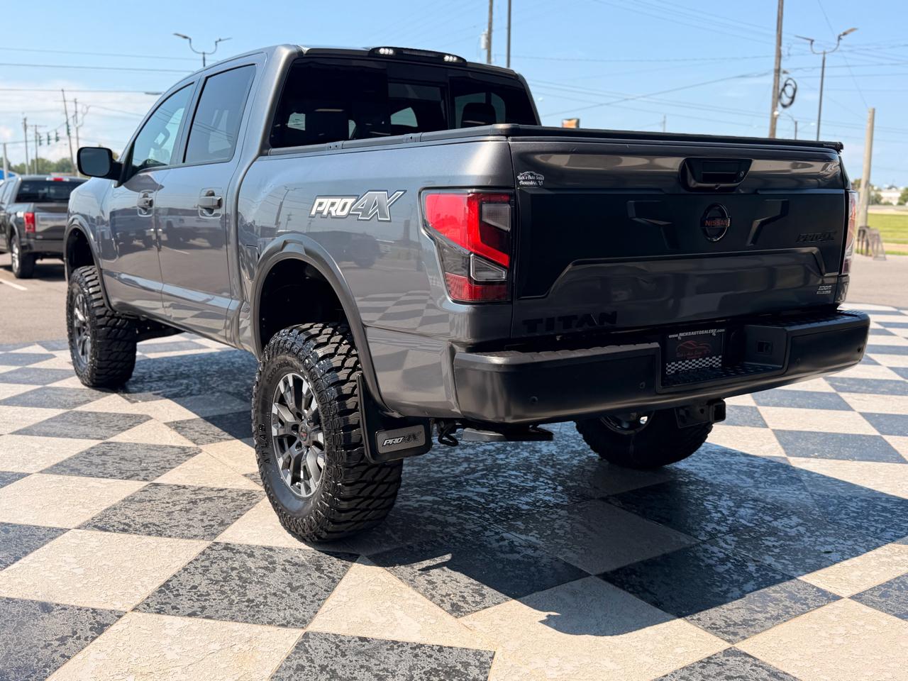 Nissan Titan Platinum Reserve Crew Cab 4WD 2021