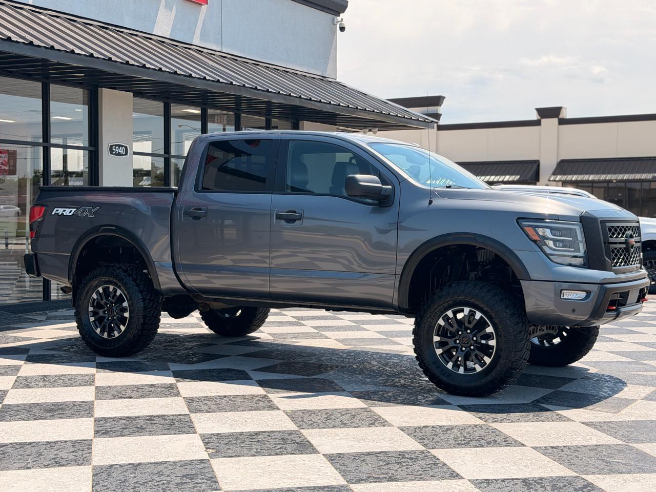 Nissan Titan Platinum Reserve Crew Cab 4WD 2021