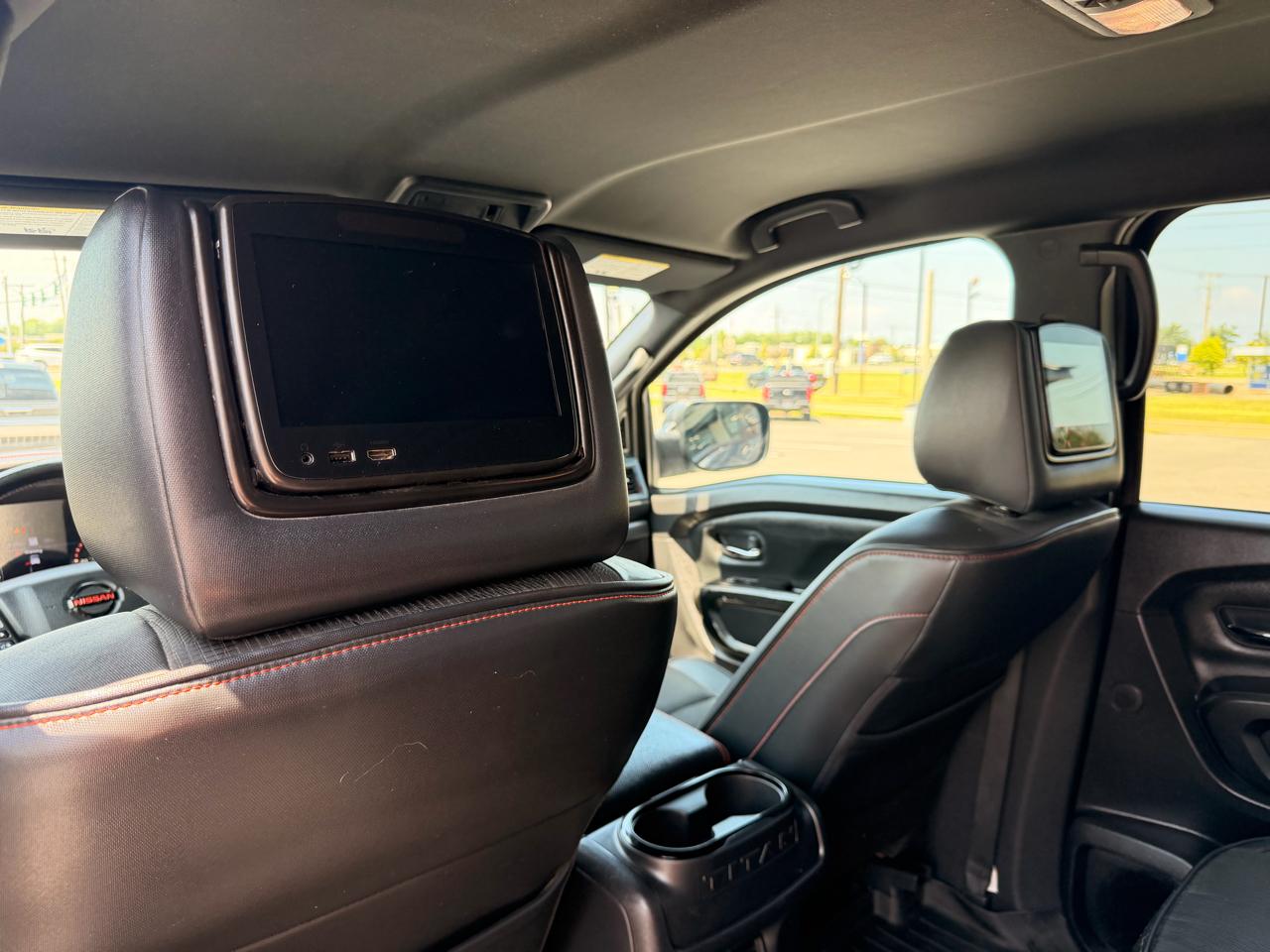 Nissan Titan Platinum Reserve Crew Cab 4WD 2021